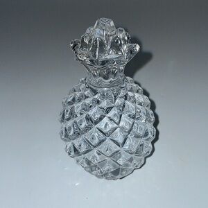 Vintage Hand made crystal pineapple paperweight. 4.5” tall. Excellent condition.